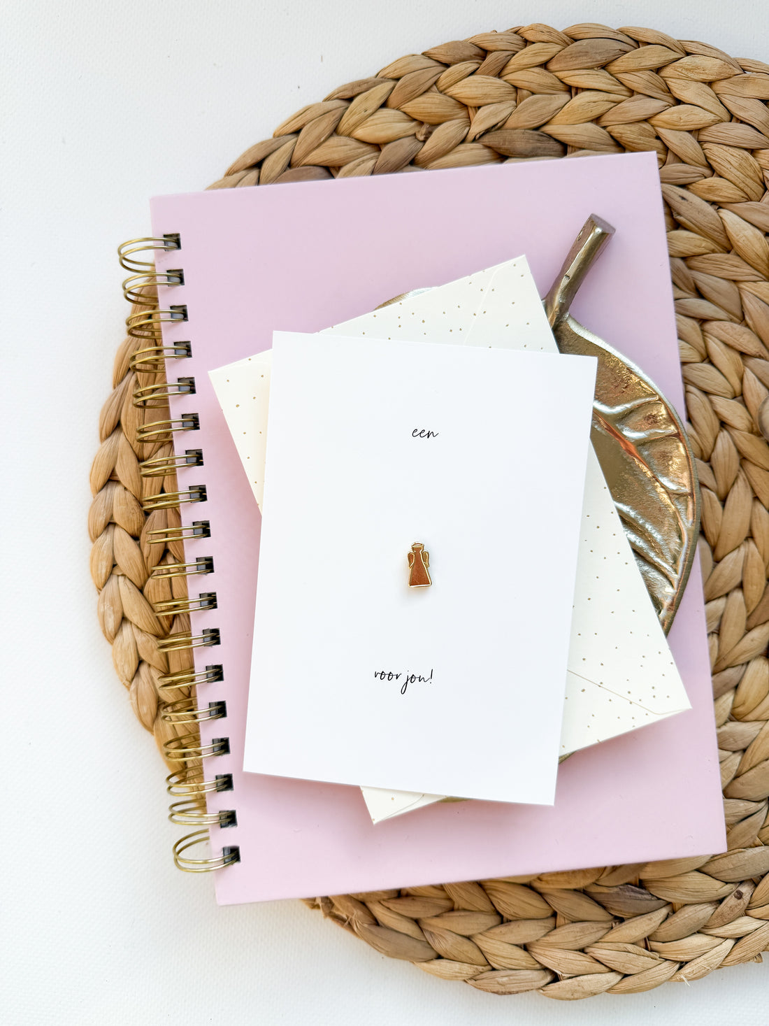 Wenskaart met Pin | Een ENGELTJE voor jou | met een gouden pin ( incl. envelop )