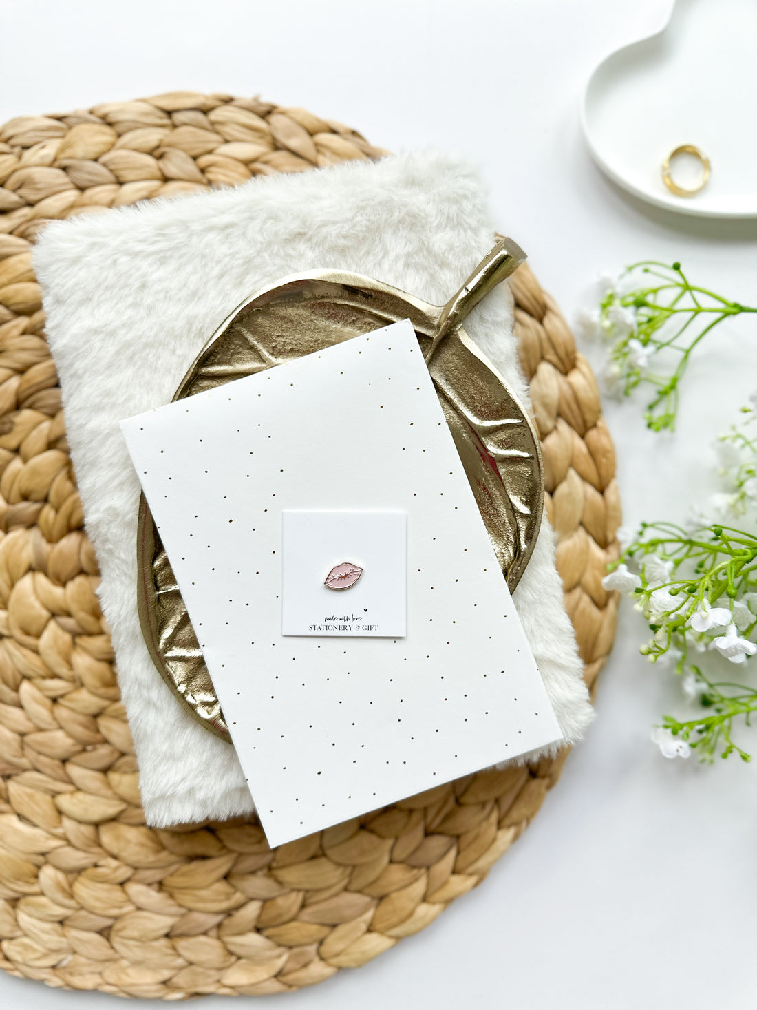 Pin | Mini KISS van goud | Roze