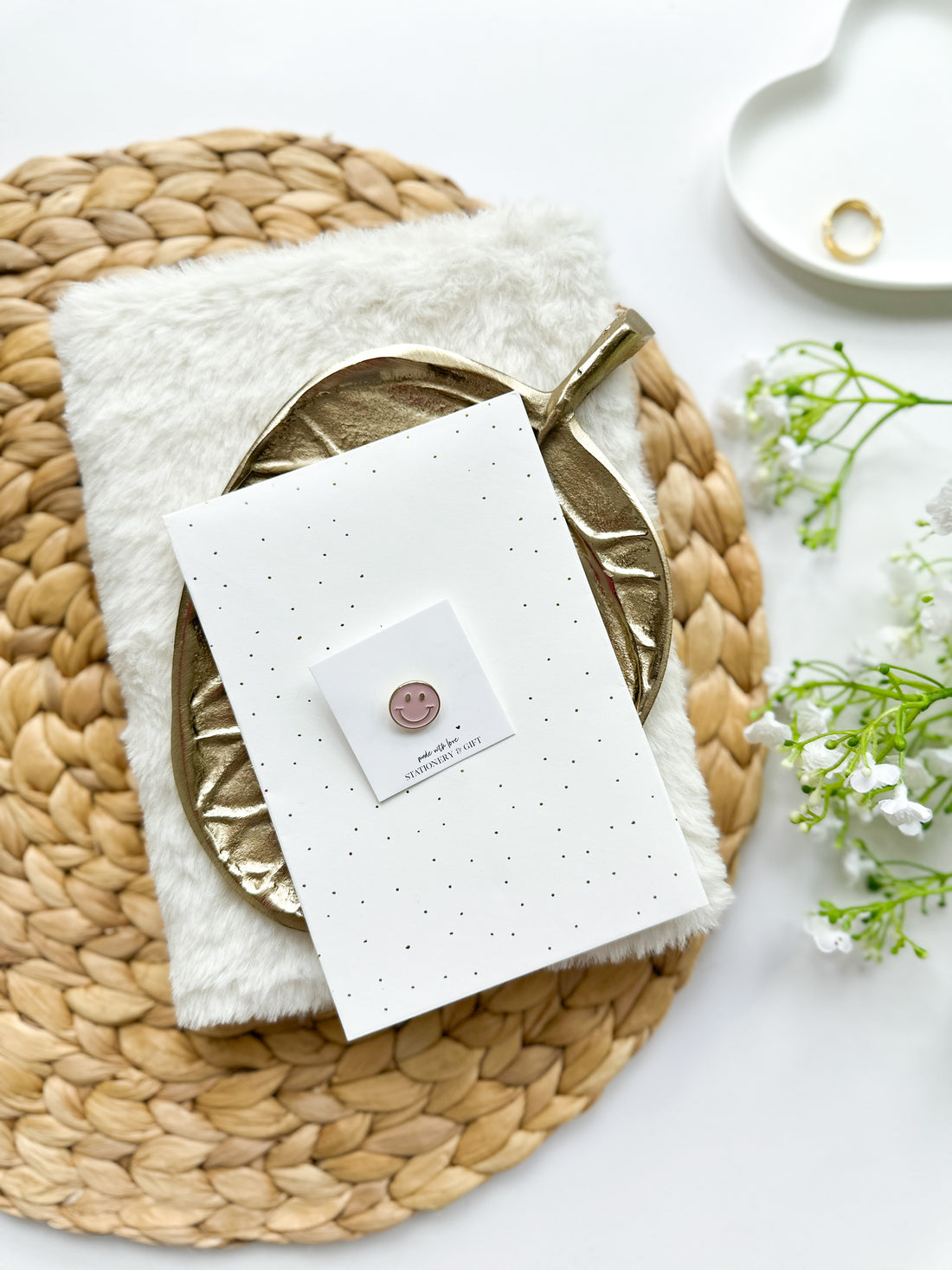 Pin | Mini pin smile van goud | Roze