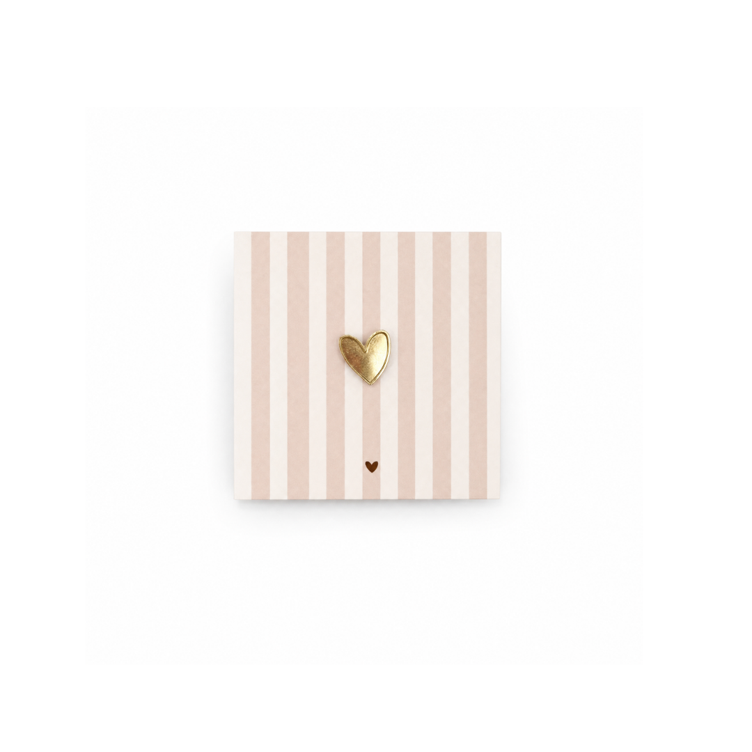 Pin | Mini hartje van goud op beige kaartje