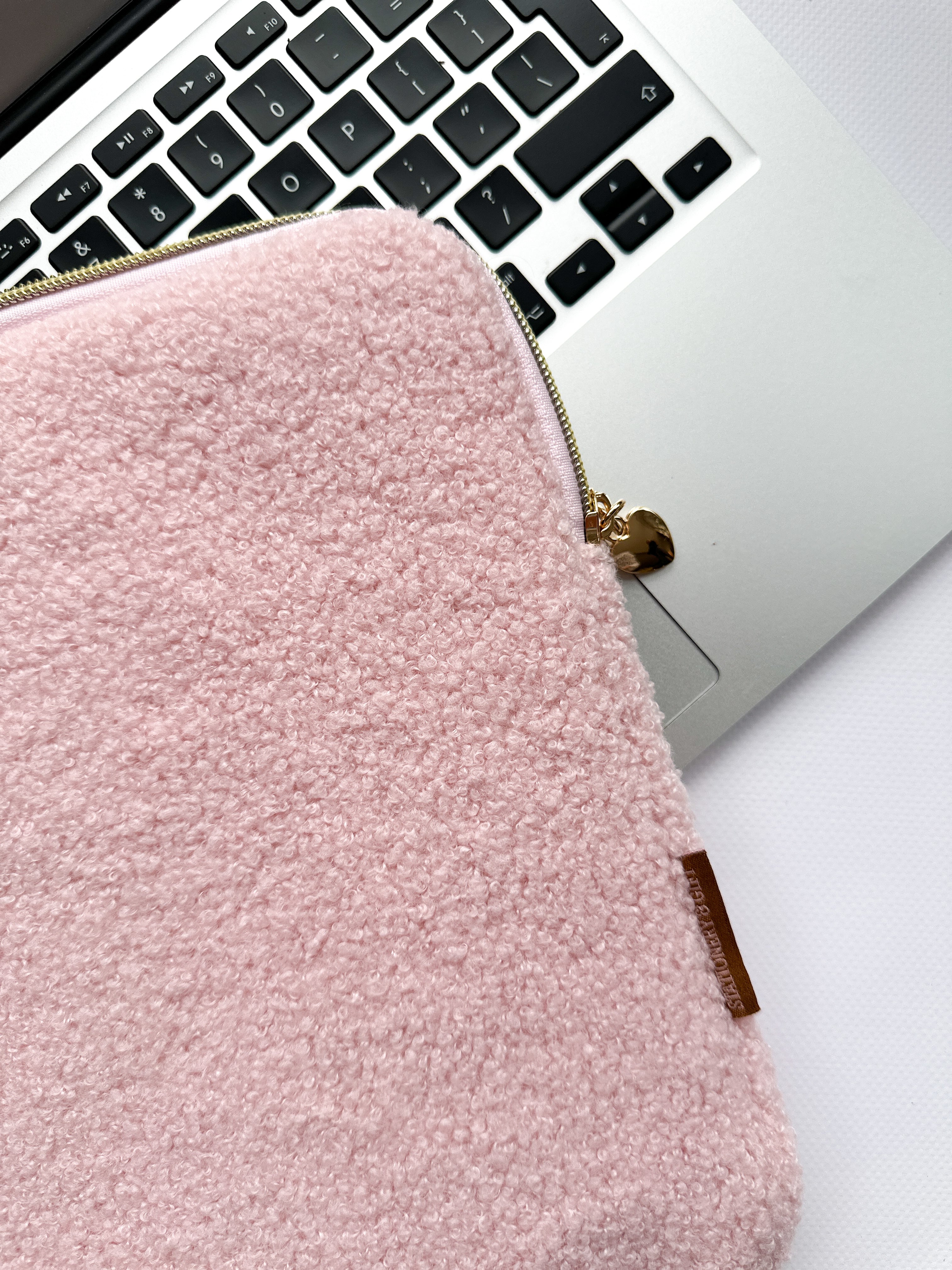 Pink fluffy laptop case best sale