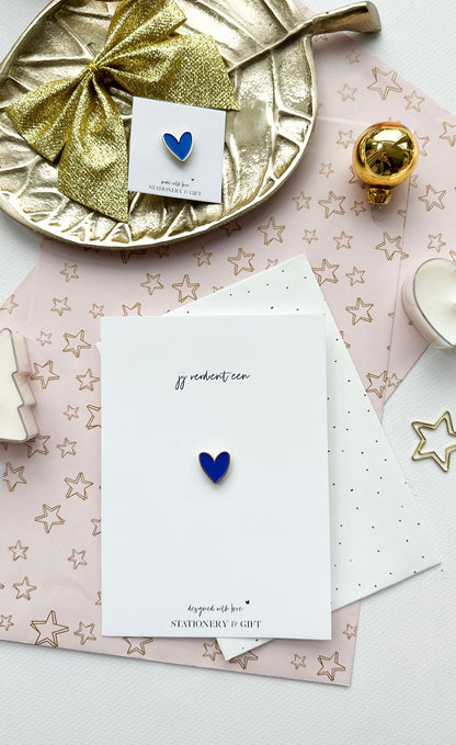 Wenskaart met Pin | Jij verdient een hartje | met een blauwe pin ( incl envelop )