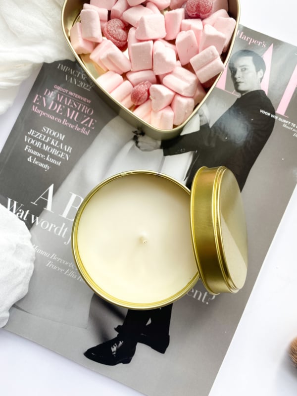 Scented candle in a tin | Happy Smile | Pink &amp;amp; White