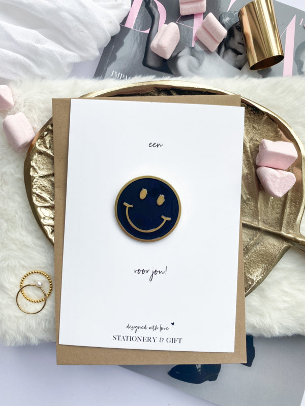 Wenskaart met Pin | Een Happy face voor jou! | Zwart ( met envelop! )