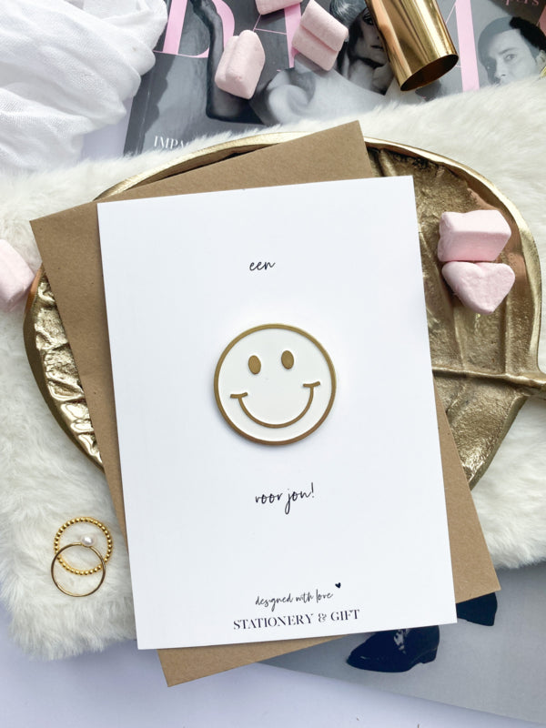 Wenskaart met Pin | Een Happy face voor jou! | Wit ( met envelop! )