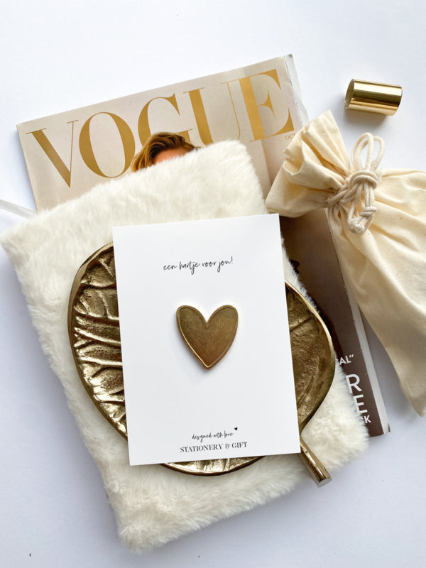 PIN | Lots of love | Gold (with kraft envelope!)