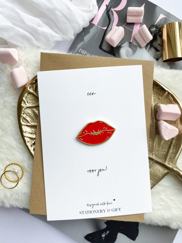 Wenskaart met Pin | Een KUS voor jou! | Ruby Red ( met envelop! )